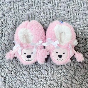NWOT Snoozies Pink Poodle Dog Baby Slippers